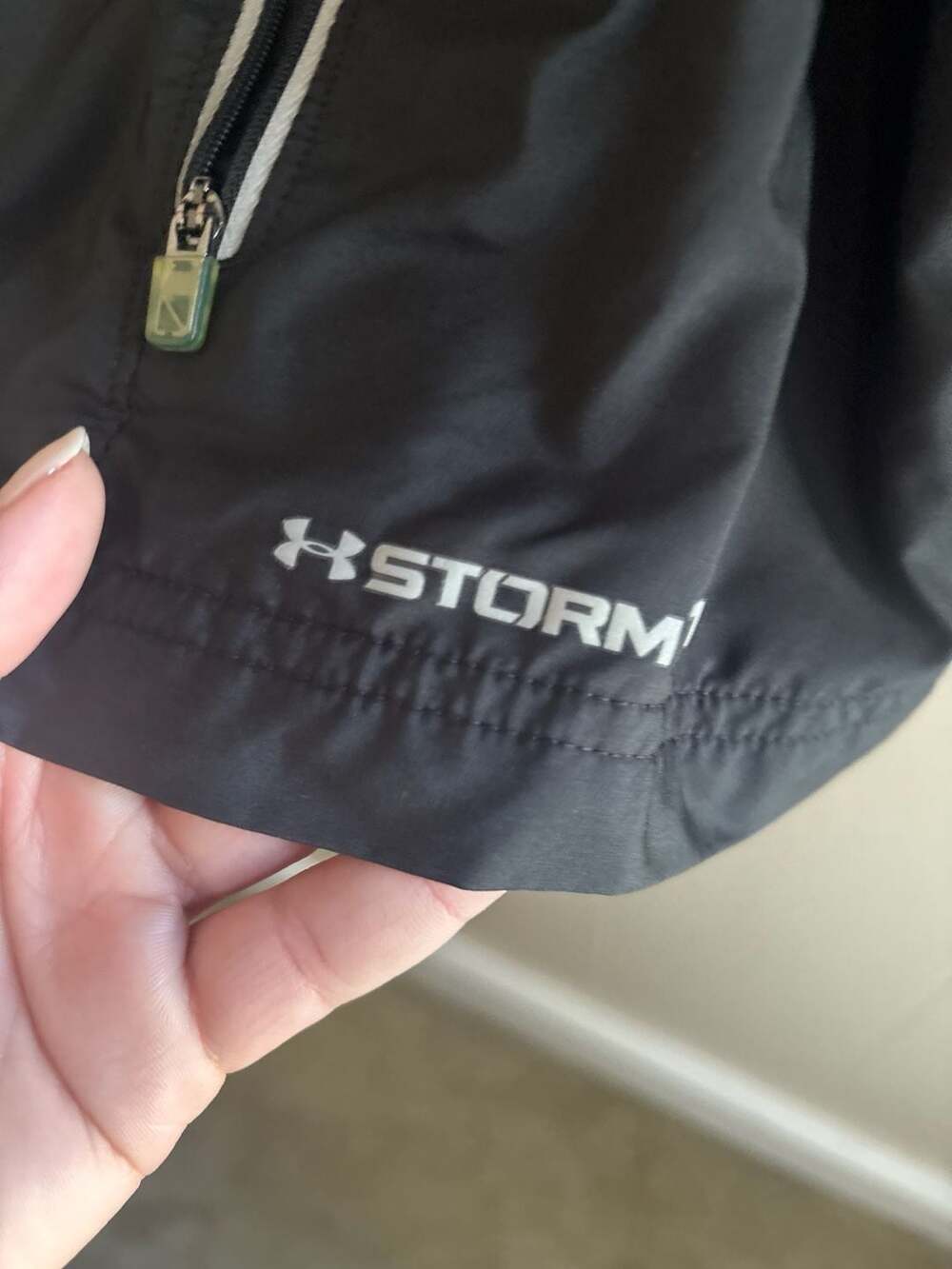 Under Armour Storm Run Full Zip Fitted Athletic Vest Size Large Black Pink - Picture 4 of 6